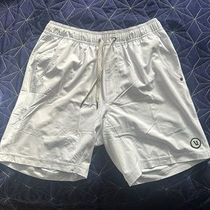 Vuori Kore shorts men’s medium